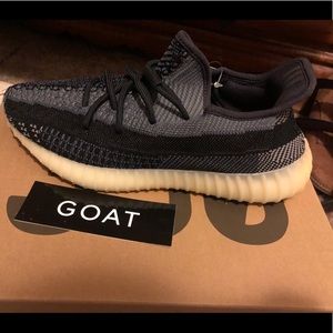 YEEZYS MENS SIZE 10 BRAND NEW NEVER WORN